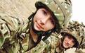 英国醉酒女兵试图性侵男兵 仅被口头警告惹来男性士兵不满