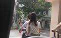王思聪骑电动车载美女上街，却因为这件事被网友举报，以此为鉴