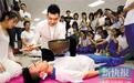 高三学生“亚历山大” 古老颂钵发声减压