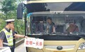 本该在客运站上客的长途车 为何在进站前就装了乘客?