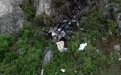 昆明直升机撞山致3死调查:旋翼撞成絮状,削烂巨岩