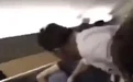 男子乘动车嫌小孩哭闹扬言要把其丢下车,自己下车却被群殴了…