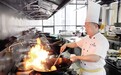 清华大饭店的行政总厨为重庆第一次捧回了中国厨艺界最高奖