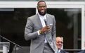 NBA球星詹姆斯办学获好评 8000人请愿让他当教育部长