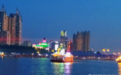 哈尔滨:“七·一”松花江夜游船只点亮璀璨之夜