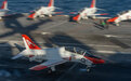 “斯坦尼斯”号航母训练进行时:T-45C教练机起降