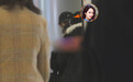 杨紫陪妈妈逛街显孝心,母女牵手关系如好姐妹