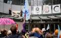 英环保抗议者又围堵BBC,播放“伪公告”