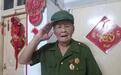 扬州84岁老兵视国旗如生命，10年乐当社区升旗手