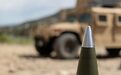 美国展示最新火炮炮弹 采用火箭助推射程达40公里