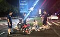 归队途中路遇伤者 电瓶车主摔倒路中 嘉兴南湖消防伸暖手
