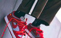 下月重磅登场!Off-White x Nike Dunk Low 灰红实图释出