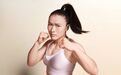 当格斗女王擦起粉底液,美妆营销正扛起「反传统」大旗