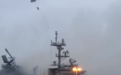 快一天一夜了，美军准航母还在冒烟：舰岛烧穿、桅杆坍塌……