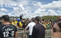 巴西总统未过隔离期 现身街头与民众合照握手