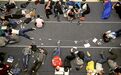 困在消费贷里的年轻人:生活中越失落,消费上越失控?