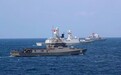 中国与新加坡两国海军舰艇编队联合举行海上演习