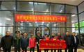 樊振东立一等功!领导率舞狮队报喜,爹妈抱匾激励儿子再为国争光