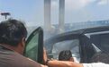 百万豪车发生车祸车门无法打开?过路司机撬门救人!警方最新通报