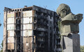 乌基辅附近居民区被炸成废墟 俄麦当劳改名重开