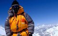 肝移植19年后登顶珠峰,61岁老人将母校校旗插上世界之巅