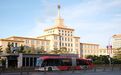坐公交的人越来越少了,“公交优先”还要不要坚持?