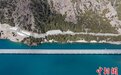 西藏林拉高等级公路多布湖风光秀丽