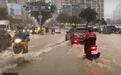 台湾多地遭强降雨侵袭 网友称上班路上“根本像划船”