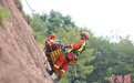 福建消防员野外实战化演练 锻造应急救援“尖刀铁拳”
