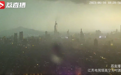 南京突降狂风暴雨,小货车被吹翻,6层楼高大树被连根拔起!网友:原来萧敬腾在