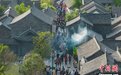 民众走进江苏盱眙逛老街听大戏“尅”龙虾乐享假期