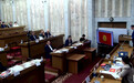 吉尔吉斯斯坦要改国旗:中间图案像向日葵,代表“善变和奴性”