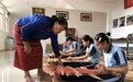 做树皮衣、织黎锦……这个县把“非遗”搬进了20多所学校