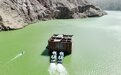 西北第一大浮式双壁钢围堰在青海顺利浮运定位
