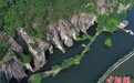 千年石矿遗留峭壁深渊 绍兴东湖壮美景致吸引游人