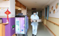 送餐机器人从餐厅走到养老院 打造智慧养老新模式
