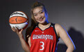 中国女篮球员李梦已“登陆”美国
