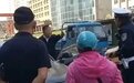 奥迪车主违停怼交警,哈尔滨警方最新通报