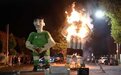 离谱！阿根廷民众为庆祝当地传统新年 烧毁梅西、大马丁巨型雕像