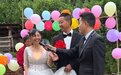 最浪漫的“母亲节礼物”:小伙为父母补上迟到30年的婚礼,自己做主持、奶奶当“花童”