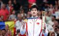 潘展乐破纪录夺游泳首金,尊严是靠奋斗赢来的