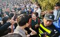 开封“王婆”爆火!景区:没做任何炒作,是网友“拍”火的