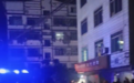 醉酒父亲把孩子扔下三楼后跳楼,邻居称他平时压力大