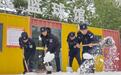 元宵节,任务清单完成后,社区民警张文昌又忙碌起来