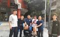 路边10余辆车车窗被砸财物被盗,眉山警方10小时破案,2名嫌疑人落网