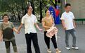 服务西部两年后,她带着母亲返校复学