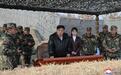 金正恩现场指导朝鲜人民军空降兵部队训练