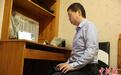 重庆:盲人海归硕士用英语带视障儿童“看见”世界