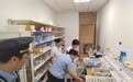 上海这个街道在药店设适老服务台,还上门帮老人整理药箱