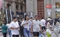 业态丰富人气旺,市民游客花式打卡光谷步行街
